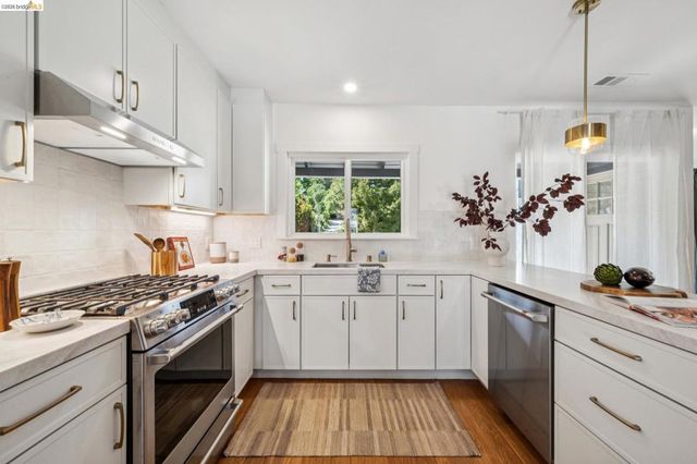 4376 39th Ave, Oakland, CA 94619