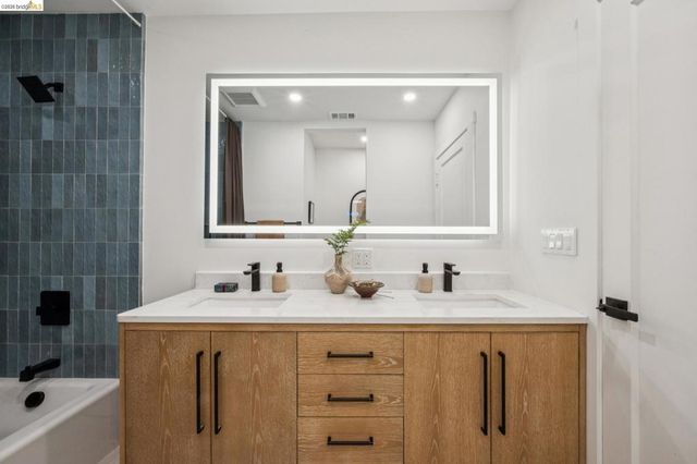 4376 39th Ave, Oakland, CA 94619