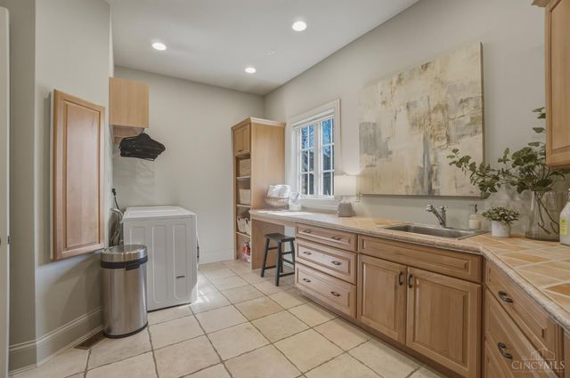 1054 Observatory Point, Hamilton Twp, OH 45039