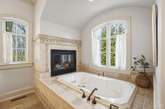 1054 Observatory Point, Hamilton Twp, OH 45039