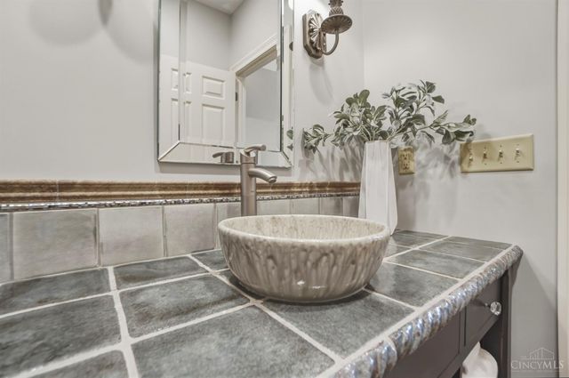 1054 Observatory Point, Hamilton Twp, OH 45039