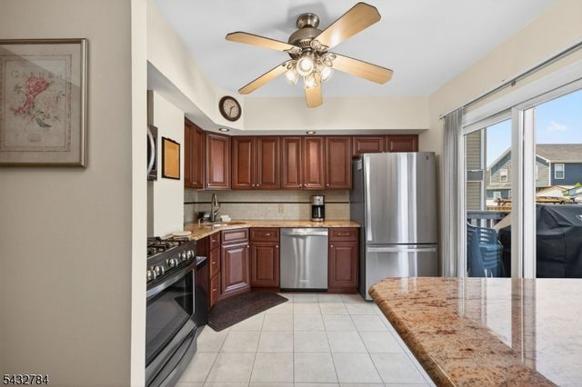135 Warren Ave, Roselle Park Boro, NJ 07204