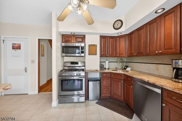 135 Warren Ave, Roselle Park Boro, NJ 07204