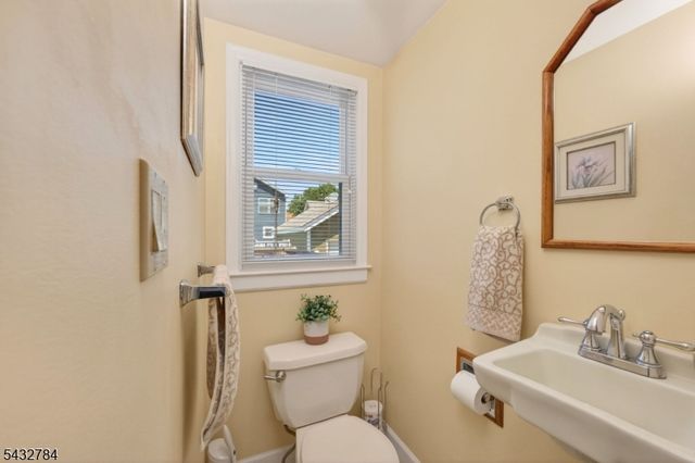 135 Warren Ave, Roselle Park Boro, NJ 07204