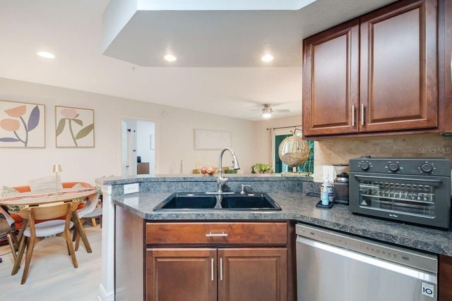 738 CREST PINES DRIVE 726, Orlando, FL 32828