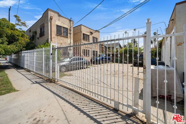 1501 S Ardmore Avenue, Los Angeles, CA 90006