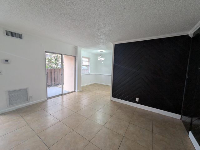6603 Winfield Boulevard B-10, Margate, FL 33063
