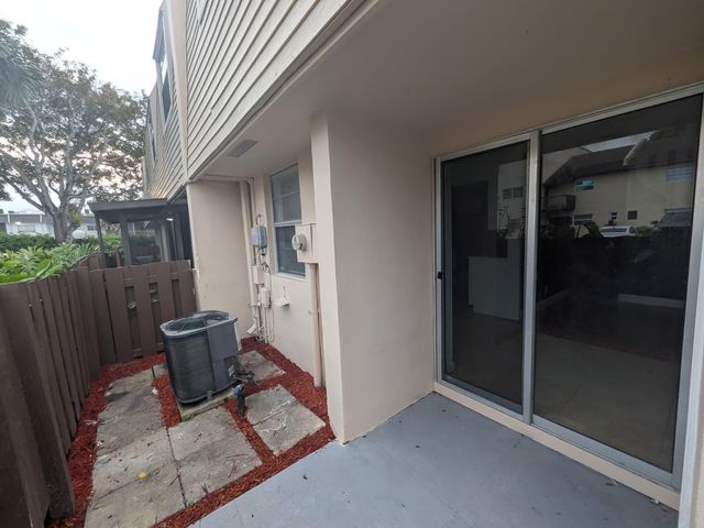 6603 Winfield Boulevard B-10, Margate, FL 33063
