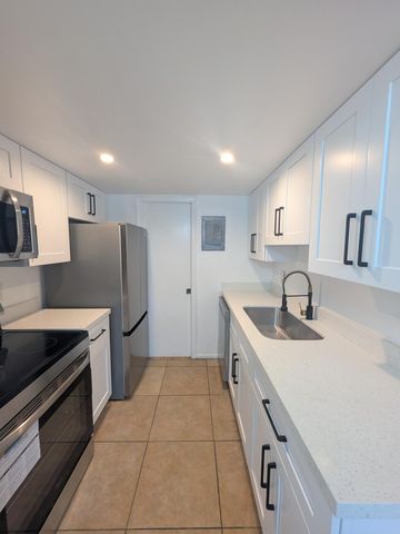 6603 Winfield Boulevard B-10, Margate, FL 33063