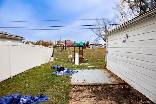 547 Moran Avenue, Lincoln Park, MI 48146