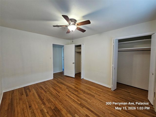 300 Perryman Avenue, Palacios, TX 77465