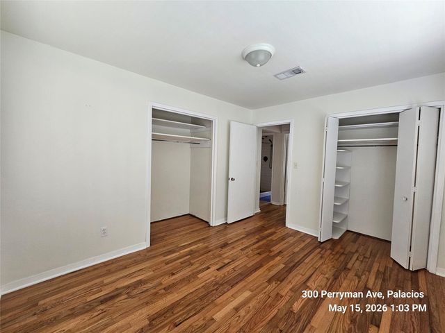 300 Perryman Avenue, Palacios, TX 77465