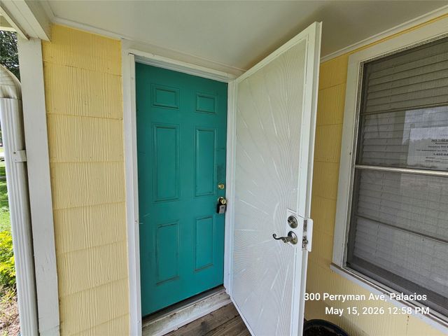 300 Perryman Avenue, Palacios, TX 77465