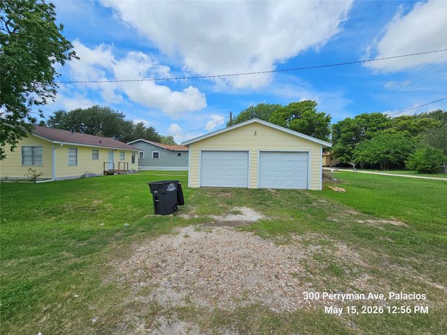 300 Perryman Avenue, Palacios, TX 77465