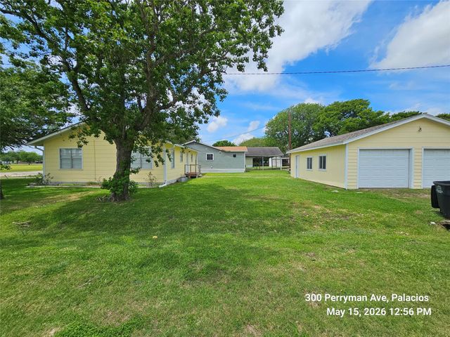 300 Perryman Avenue, Palacios, TX 77465