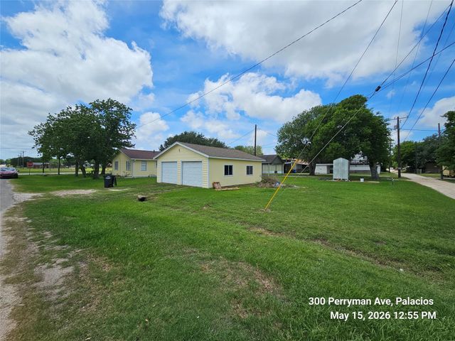 300 Perryman Avenue, Palacios, TX 77465