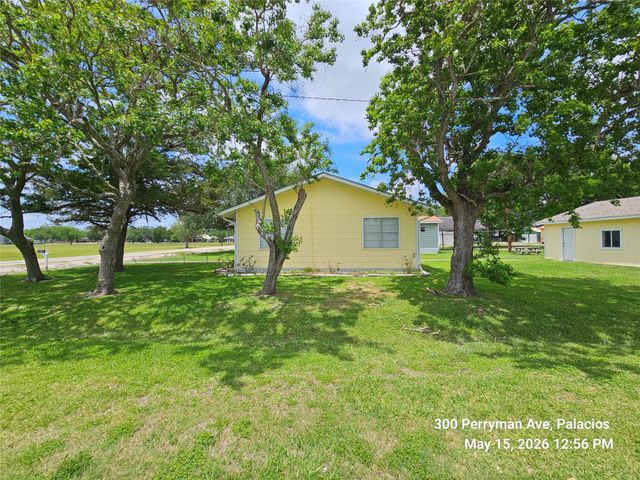 300 Perryman Avenue, Palacios, TX 77465