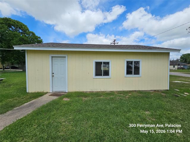 300 Perryman Avenue, Palacios, TX 77465