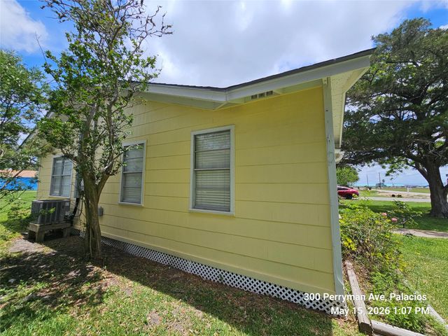 300 Perryman Avenue, Palacios, TX 77465