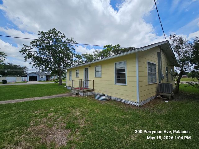 300 Perryman Avenue, Palacios, TX 77465
