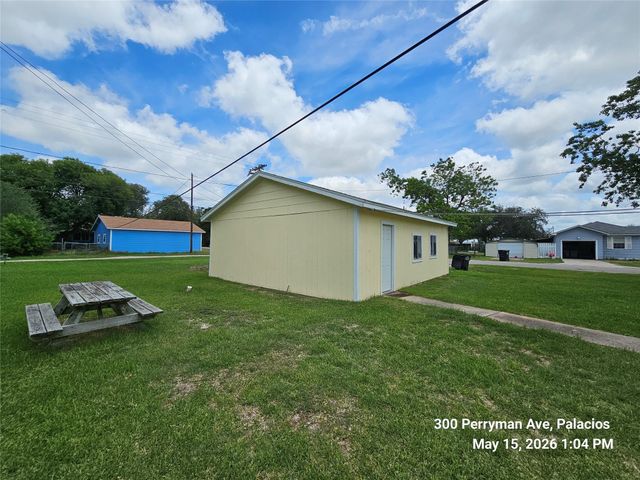 300 Perryman Avenue, Palacios, TX 77465