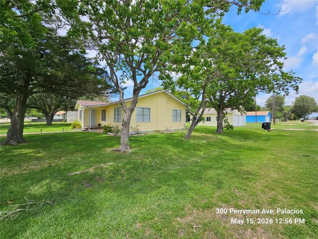 300 Perryman Avenue, Palacios, TX 77465