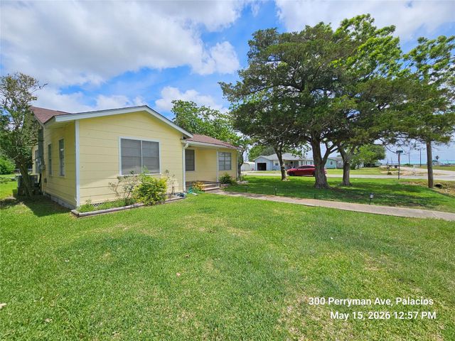 300 Perryman Avenue, Palacios, TX 77465