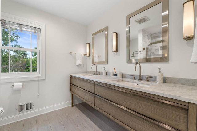 11912 N Lantern LANE, Mequon, WI 53092