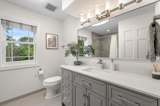 11912 N Lantern LANE, Mequon, WI 53092