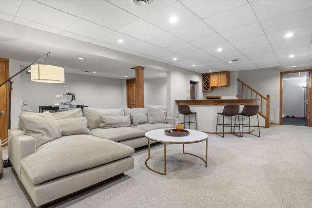 11912 N Lantern LANE, Mequon, WI 53092