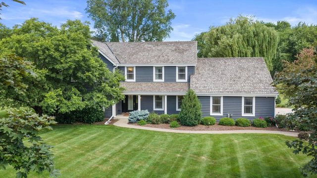 11912 N Lantern LANE, Mequon, WI 53092