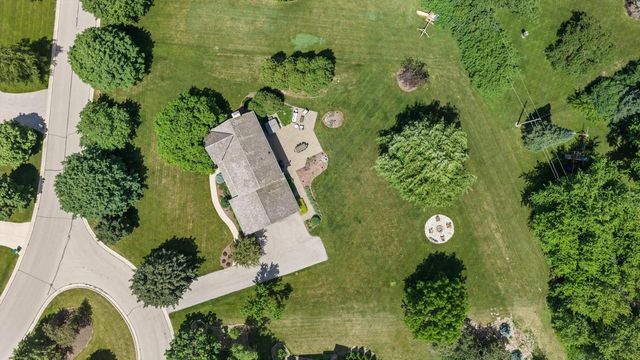 11912 N Lantern LANE, Mequon, WI 53092
