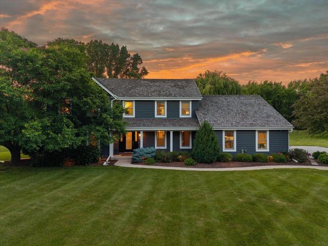 11912 N Lantern LANE, Mequon, WI 53092