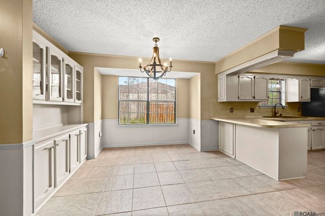 4821 Cross Keys Dr, Saint George, LA 70817