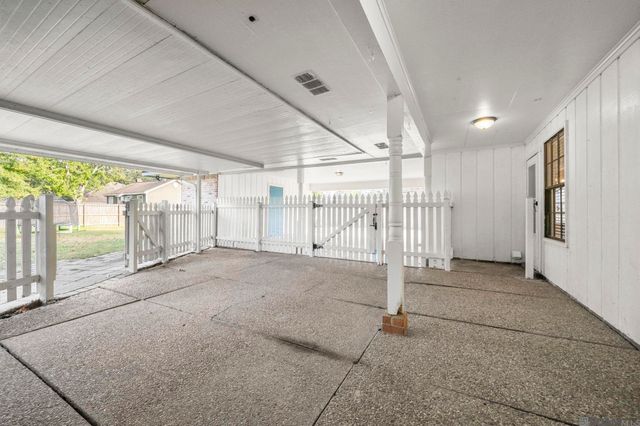 4821 Cross Keys Dr, Saint George, LA 70817