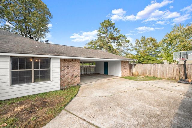 4821 Cross Keys Dr, Saint George, LA 70817