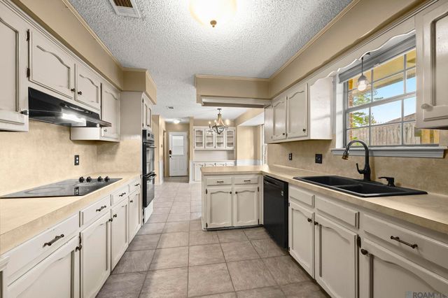 4821 Cross Keys Dr, Saint George, LA 70817