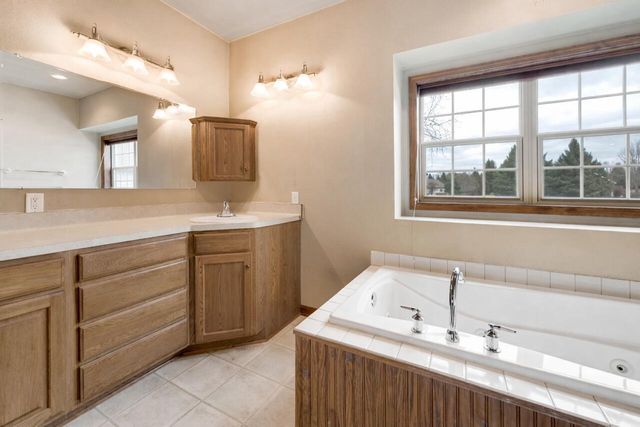 4075 WEXFORD CIRCLE S, Richfield, WI 53076