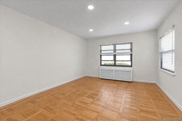 1197 E broadway K11, Hewlett, NY 11557