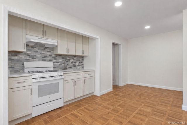 1197 E broadway K11, Hewlett, NY 11557