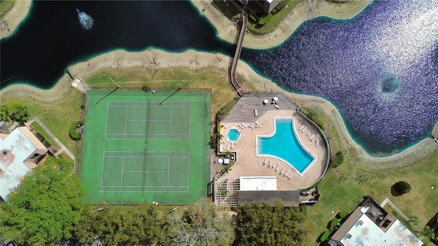 15202 W POND WOODS DRIVE, Tampa, FL 33618