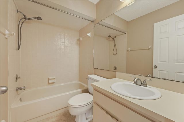 15202 W POND WOODS DRIVE, Tampa, FL 33618