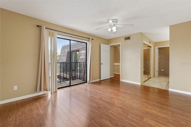 15202 W POND WOODS DRIVE, Tampa, FL 33618