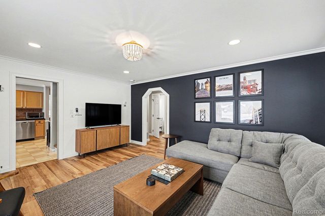 710 Hartland Drive, Troy, MI 48083