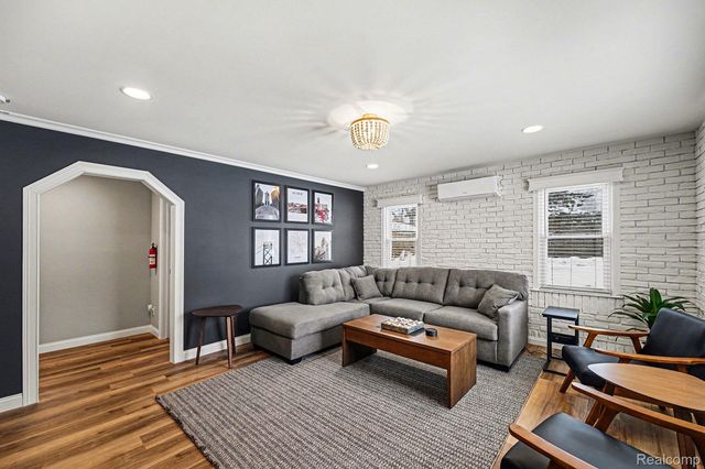 710 Hartland Drive, Troy, MI 48083