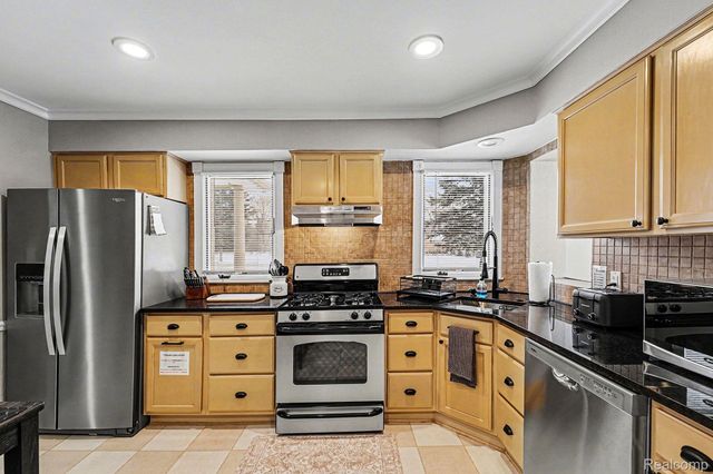 710 Hartland Drive, Troy, MI 48083