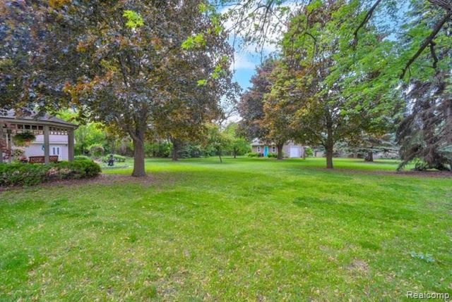 710 Hartland Drive, Troy, MI 48083