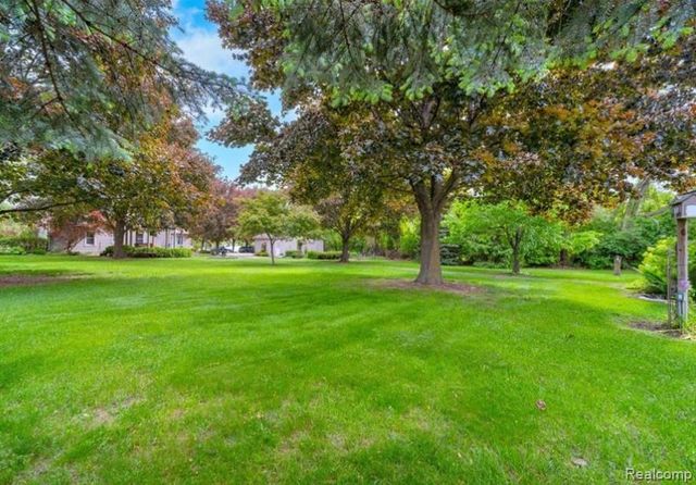 710 Hartland Drive, Troy, MI 48083