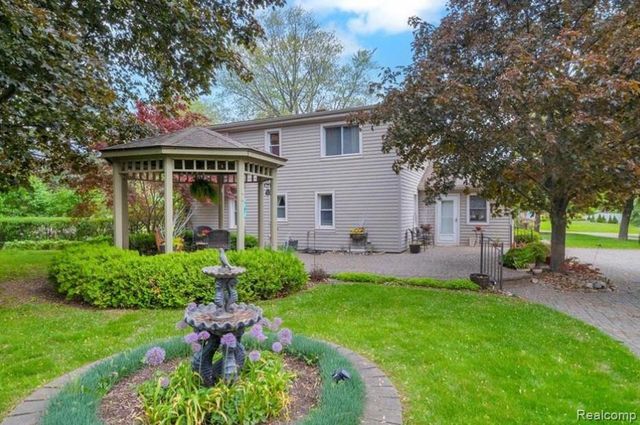 710 Hartland Drive, Troy, MI 48083