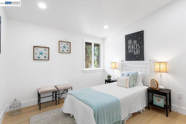 27828 Mandarin Ave, Hayward, CA 94544